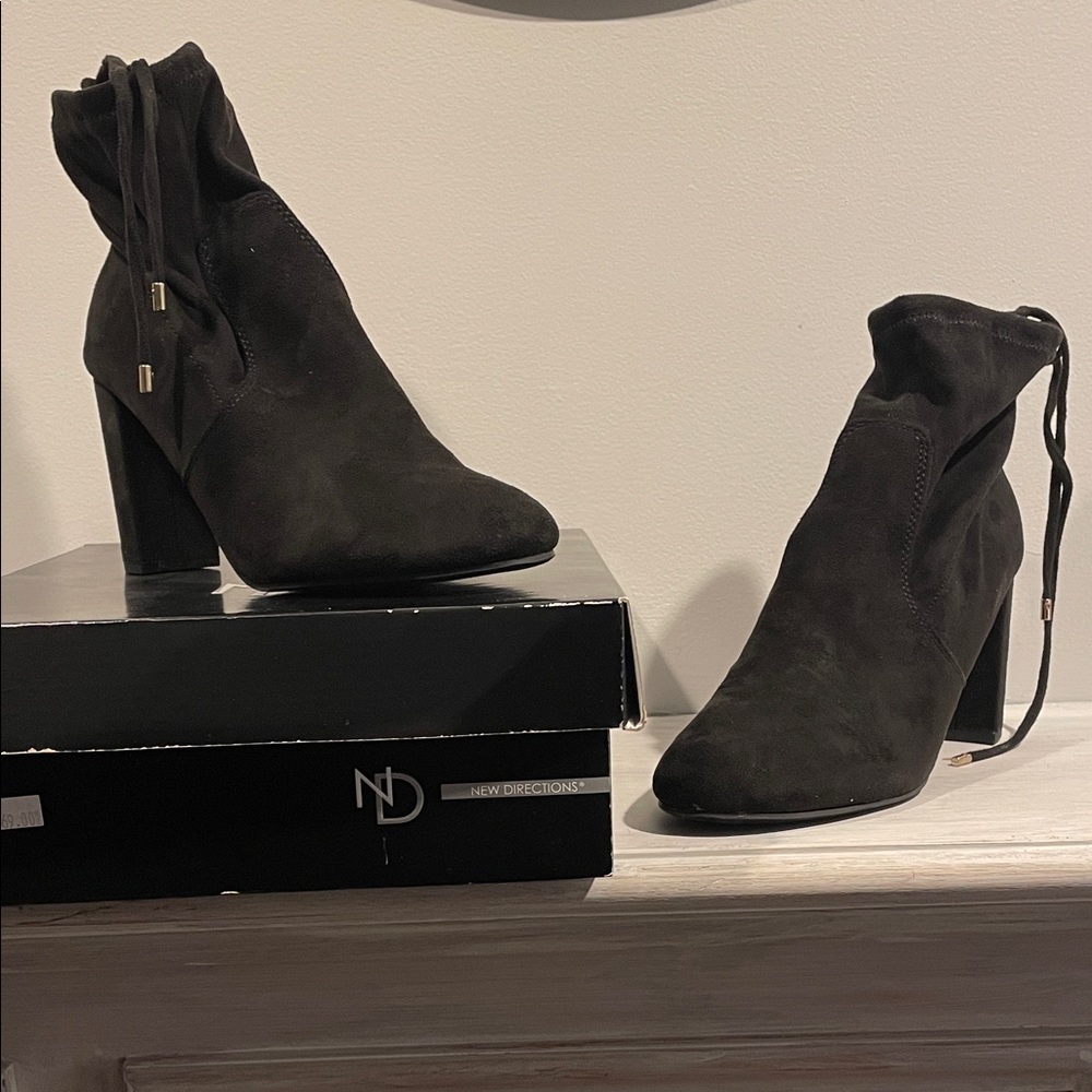 New Directions Elegant Black Heeled Boots